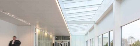 Lichtbank van rechtbank naar techbank