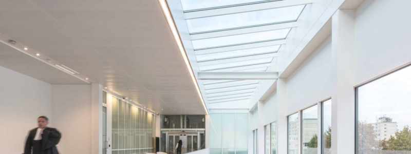 Lichtbank van rechtbank naar techbank